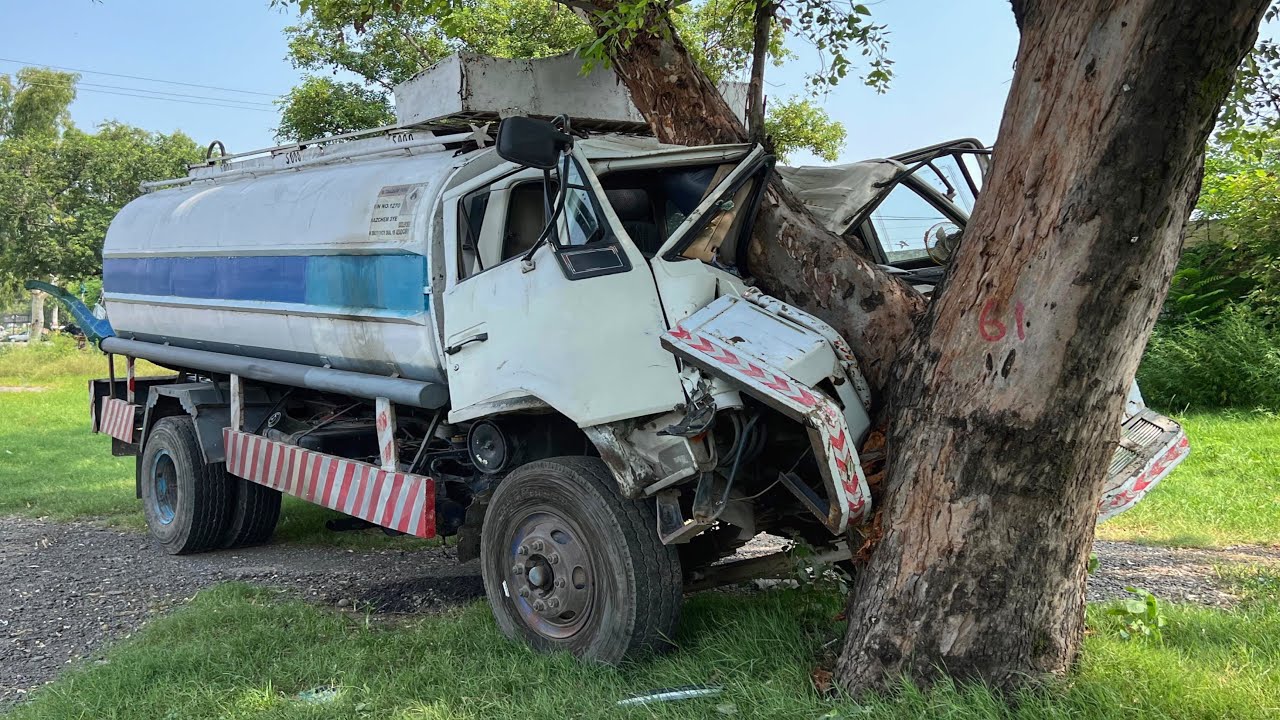 The Driver Died😭 The truck crashed into a tree due to brake failure / Truck Complete Restoration
