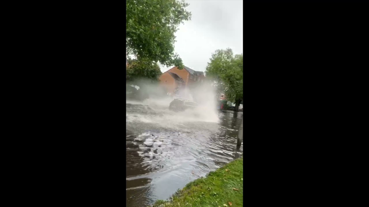 HOW NOT TO DRIVE THROUGH A FLOOD! Sandon Road Stafford, VW Passat had a Lucky Escape!