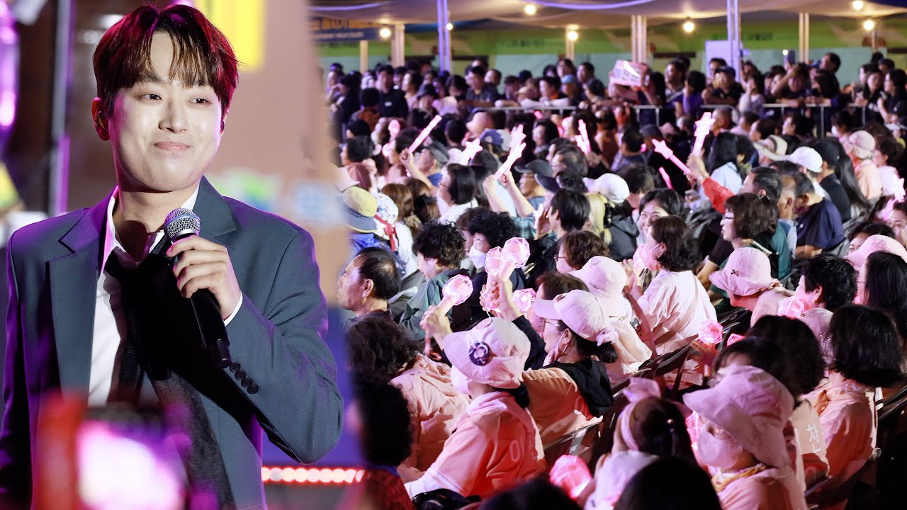 이찬원 언제나 관객분들을 실망시키지 않는 최고의 배려심을 발휘한 공연 완성도를 높인 그의 첫 목포 행사에서 감동과 재미난 사투리가 가득한 현장분위기🔥