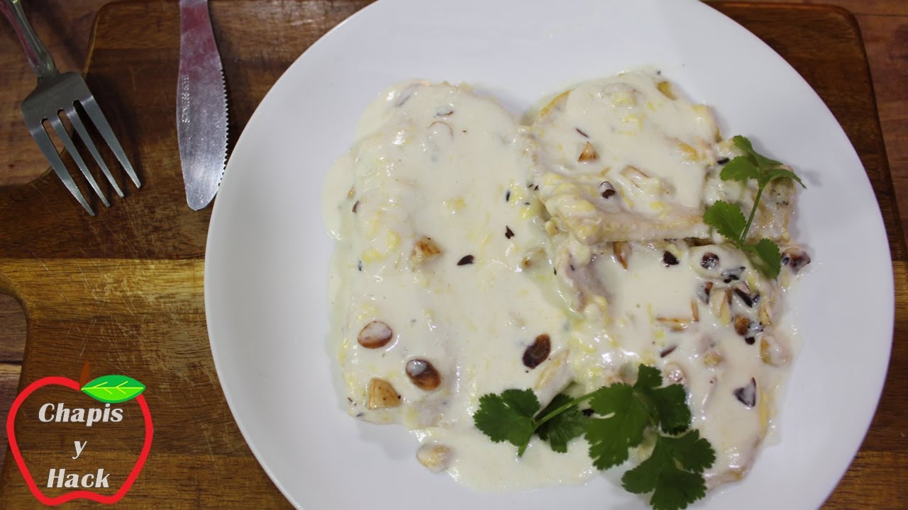Pechugas de Pollo en Salsa Cremosa de Almendras