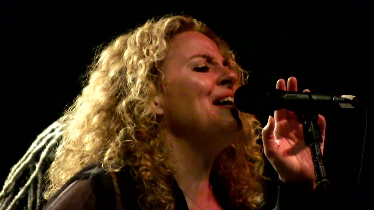 Amy Helm 