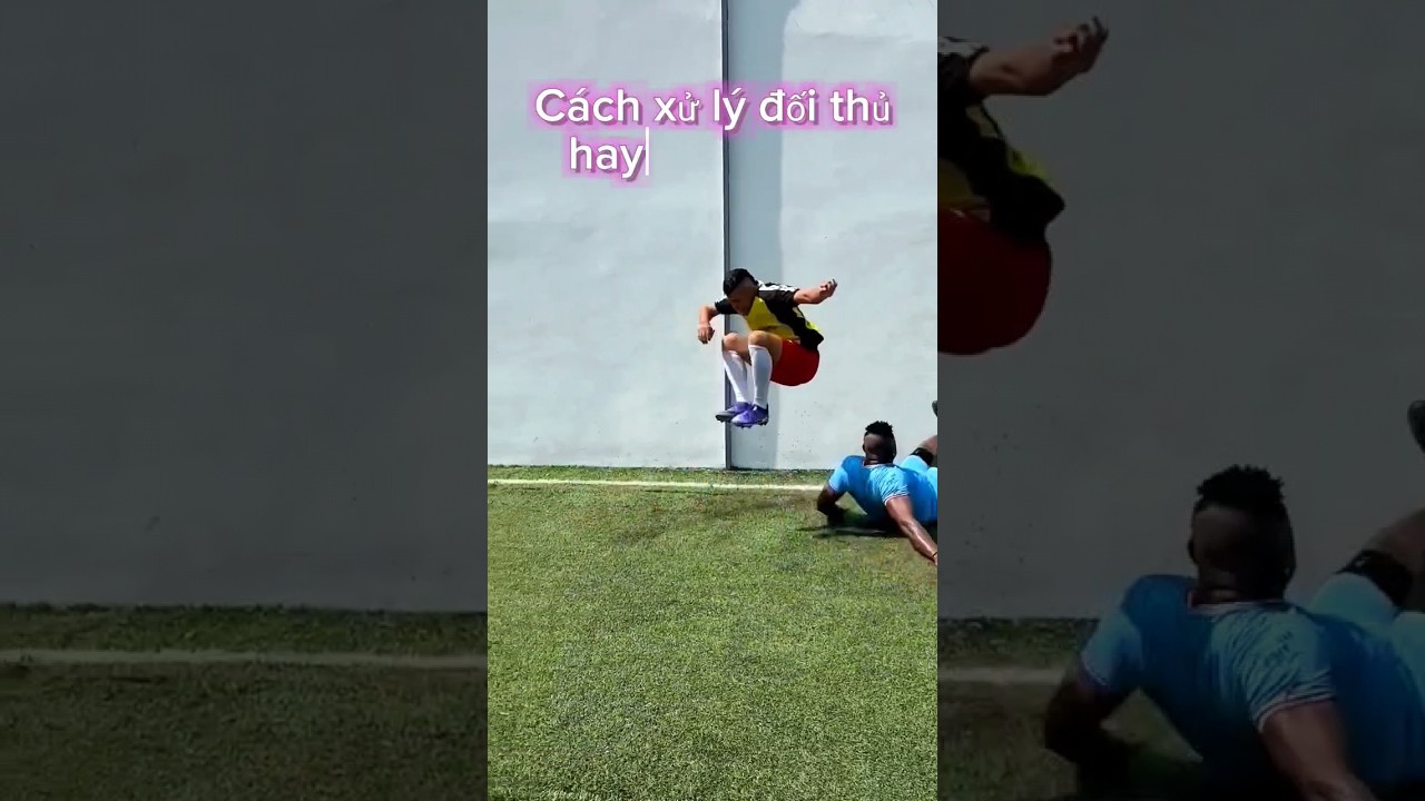 C&aacute;ch xử l&yacute; đối thủ hay xoạc b&oacute;ng #bongda #football #skills #tutorial #sports #soccer