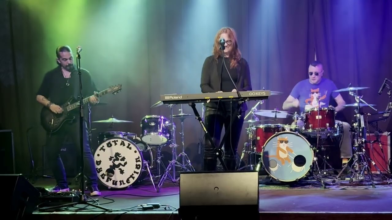 Dawn in the Dark - My Apology (Live)