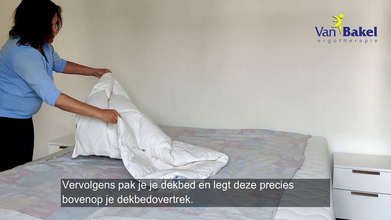 Dekbed verschonen met behulp van de burrito methode