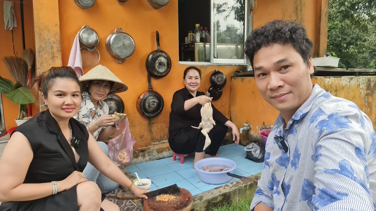 Út Sầu Riêng Chuẩn Bị Đón Người...