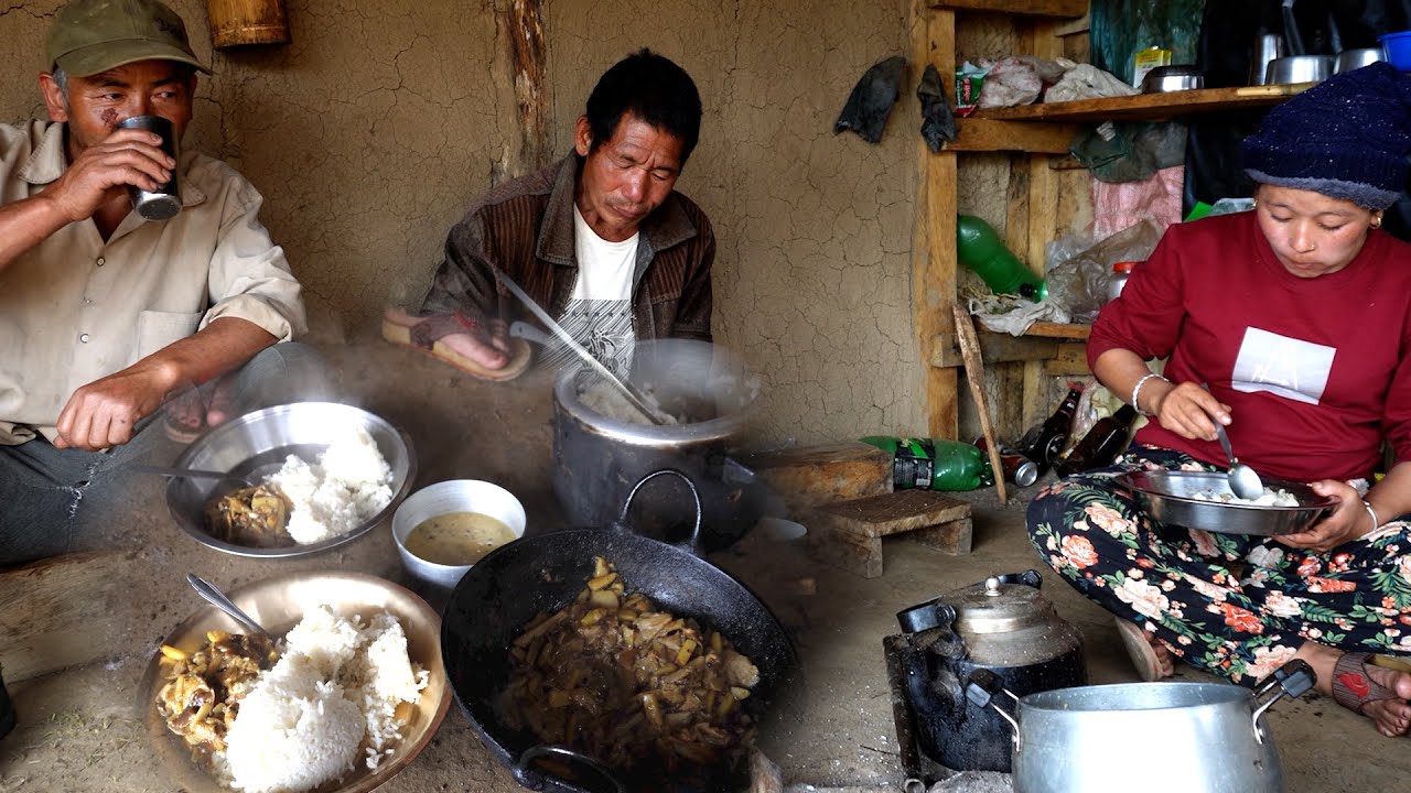 enjoying lunch || Buffalo herders in rural Nepal || Life in rural Nepal ||