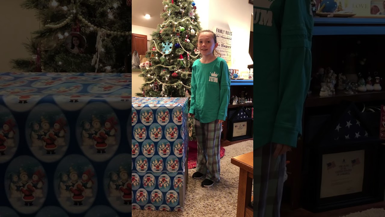 Marine surprised his little sister for Christmas