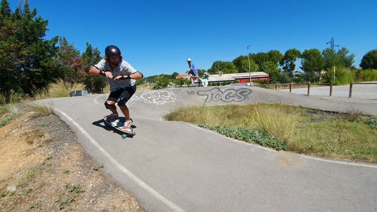 Les Jacquots testent le Pumptrack en Surfskate à Mireval !