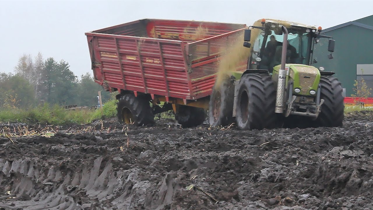 Modderen in de mais | Stuck in the mud during the maize harvest | Claas Xerion | John Deere 6850