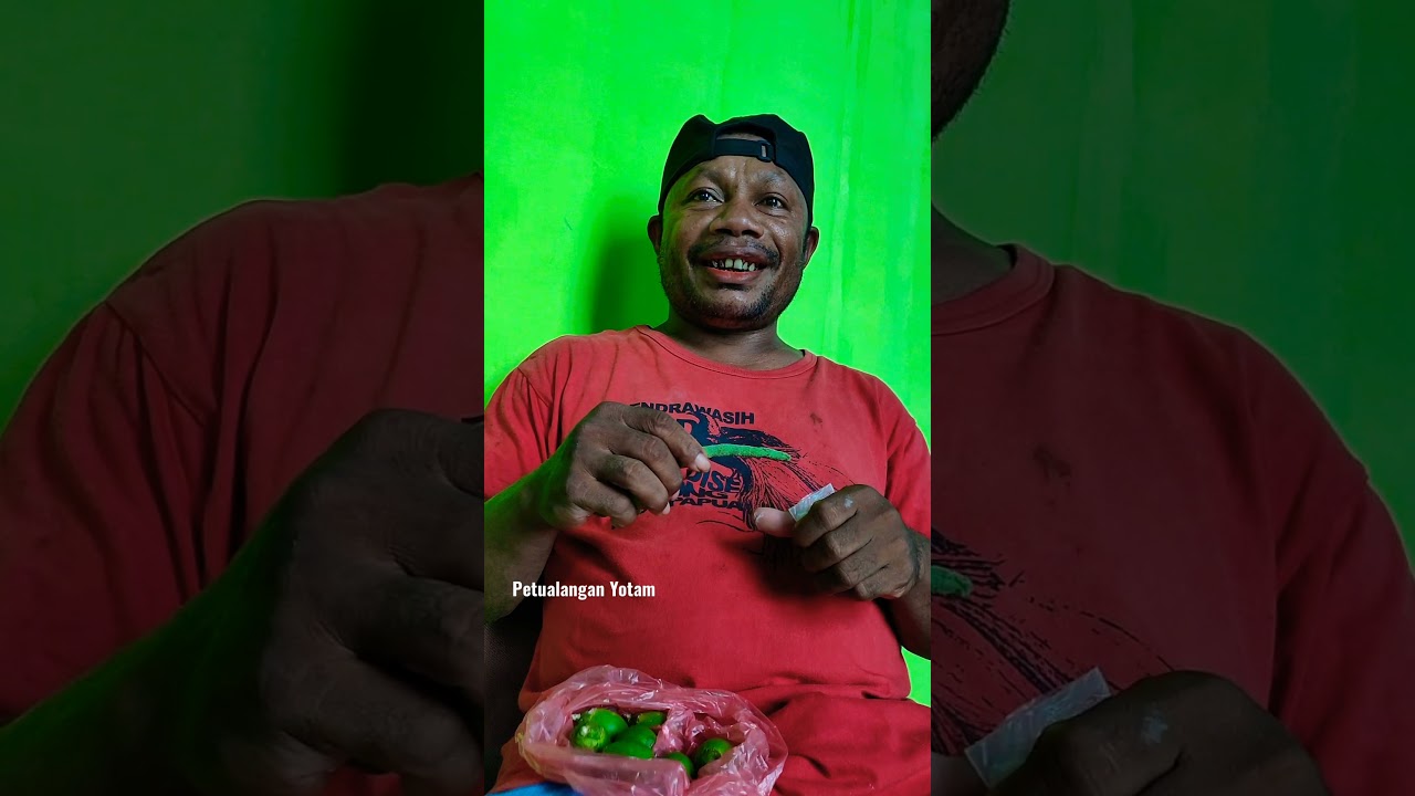 Cara Makan Pinang dari Papua #pinang #papua #manokwari #petualanganyotam