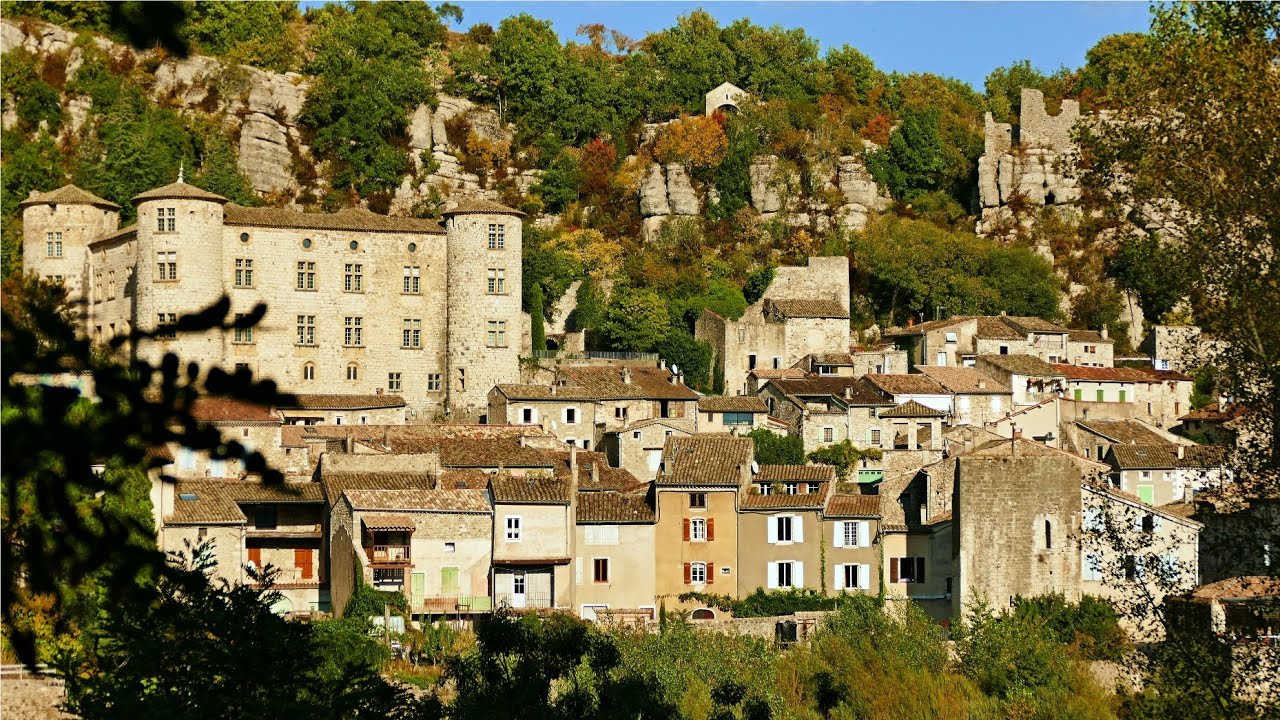 Vogüé, le village amphithéâtre