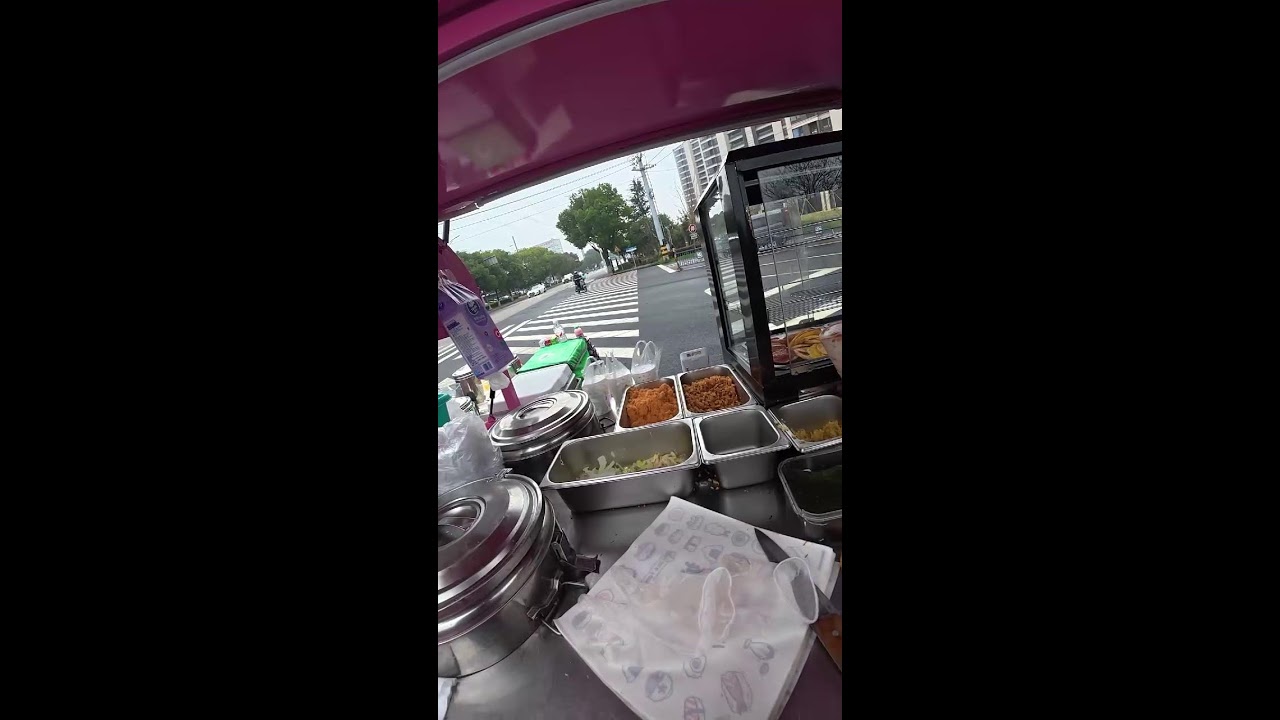 Suzhou Street Food – Young Mother Selling Rice Balls by the Road