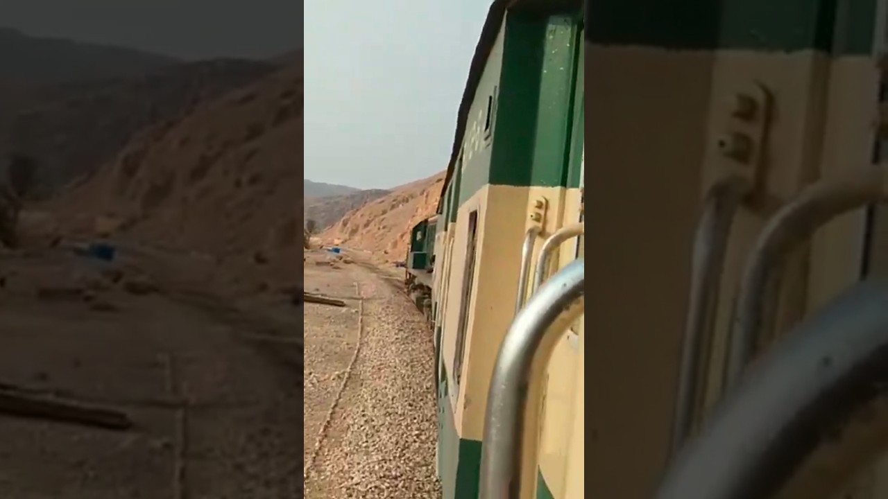 bolan mail express crossing kohisar station #bolanmailtrain #bolanmail #bolan #shorts
