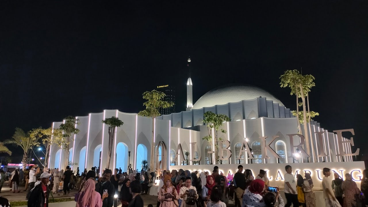 Ikon baru di bandar lampung,masjid raya al-bakrie lampung