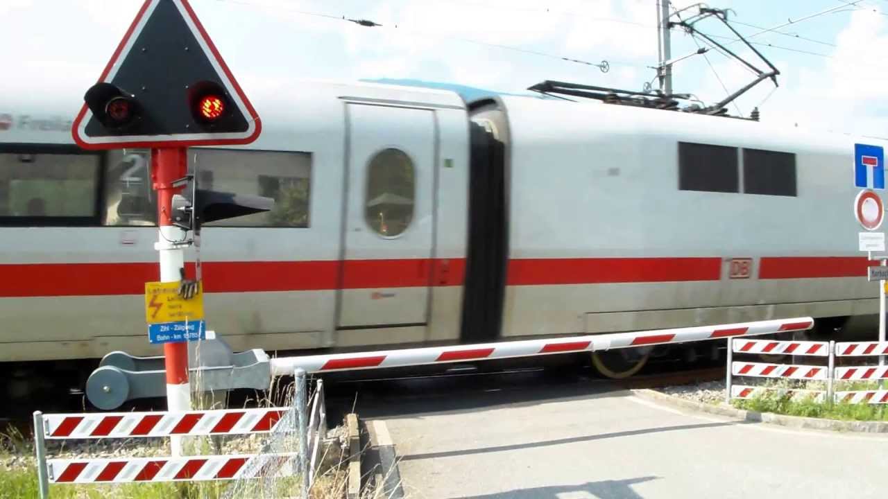 ICE 1 kurz nach dem Start in Interlaken Ost am Thuner See