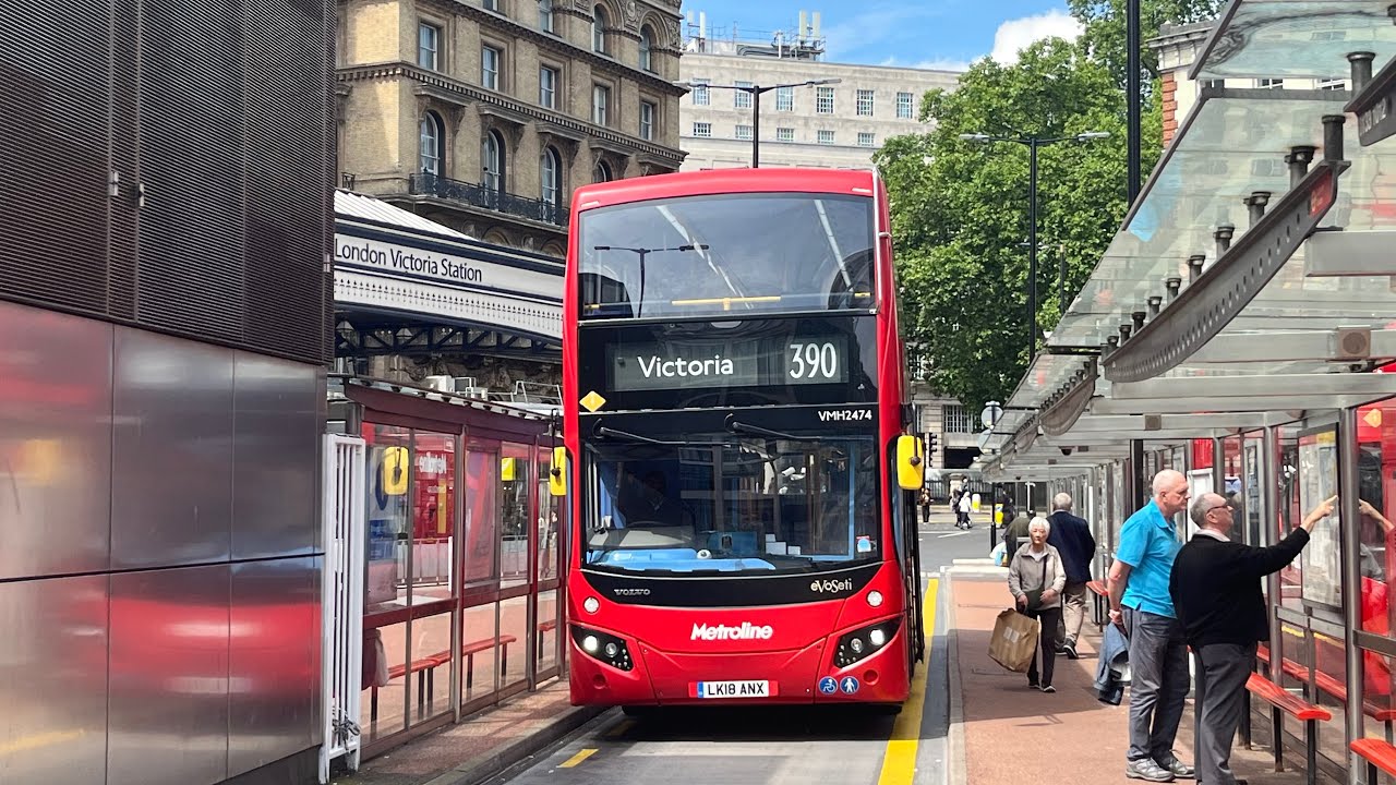 London Bus Route 390- Archway to Victoria