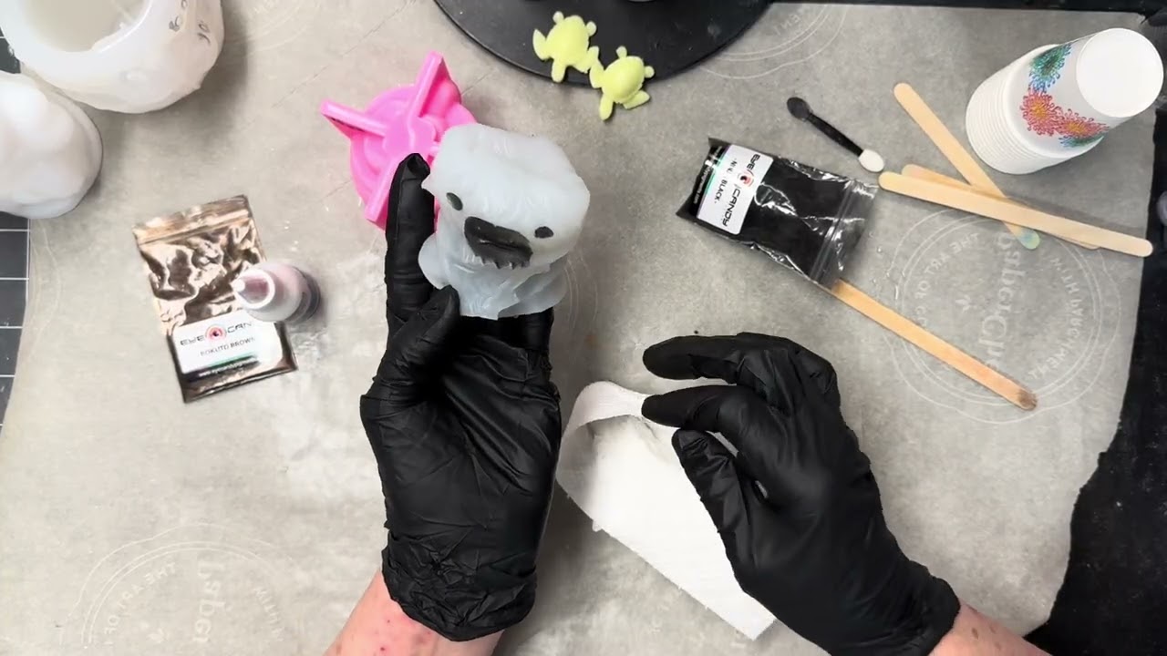 Today I’m making a new mold with resin. He’s super cute 