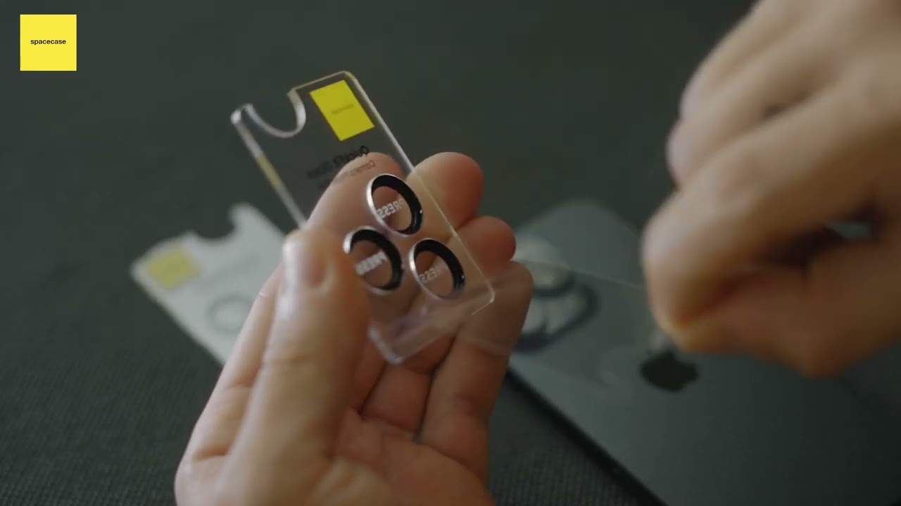 Jak nakleić szkło na aparat Spacecase QuickFit Glass do iPhone?