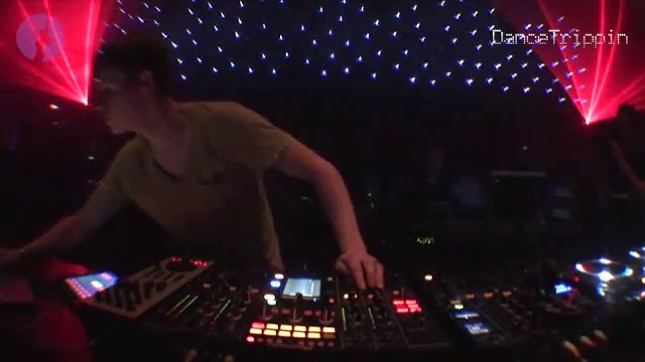 Energy 52 - Cafe Del Mar (Ricardo Villalobos Remix) [played by Joris Voorn]