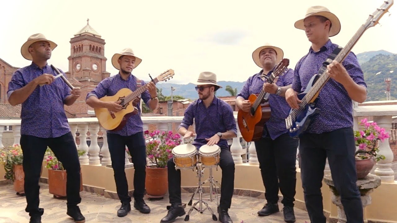 Mi novia es la Berraquera - Son de Parranda (Video Oficial)
