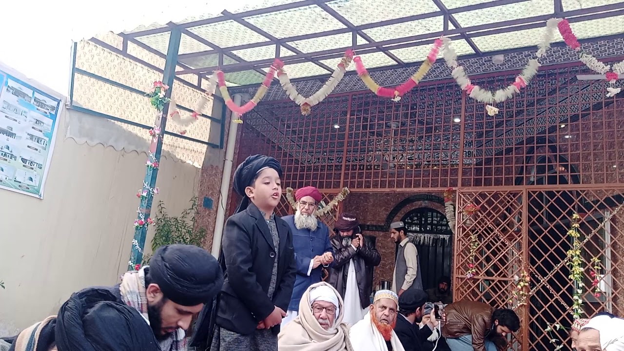 Ghazi Malik mumtaz hussain qadri shb ka beta naat parhte hoyei