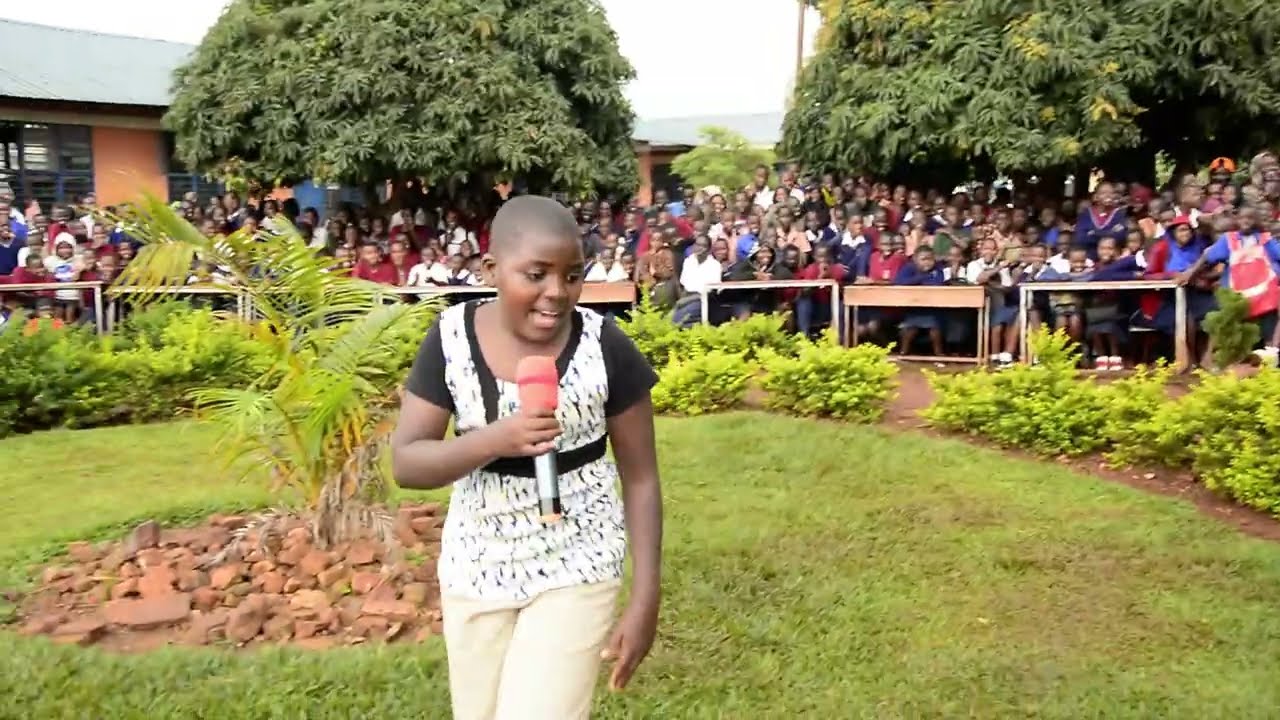 UYUMWANA NTASANZWE //AHAGURURUKIJE IMBAGA// ATEYE UBWOBA MU KURIRIMBA.