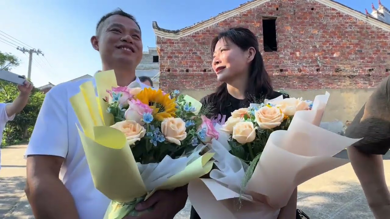 JOJO安全到达小奎家，地球村的兄弟姐妹们夹道欢迎，满满的仪式感 #海哥量地球