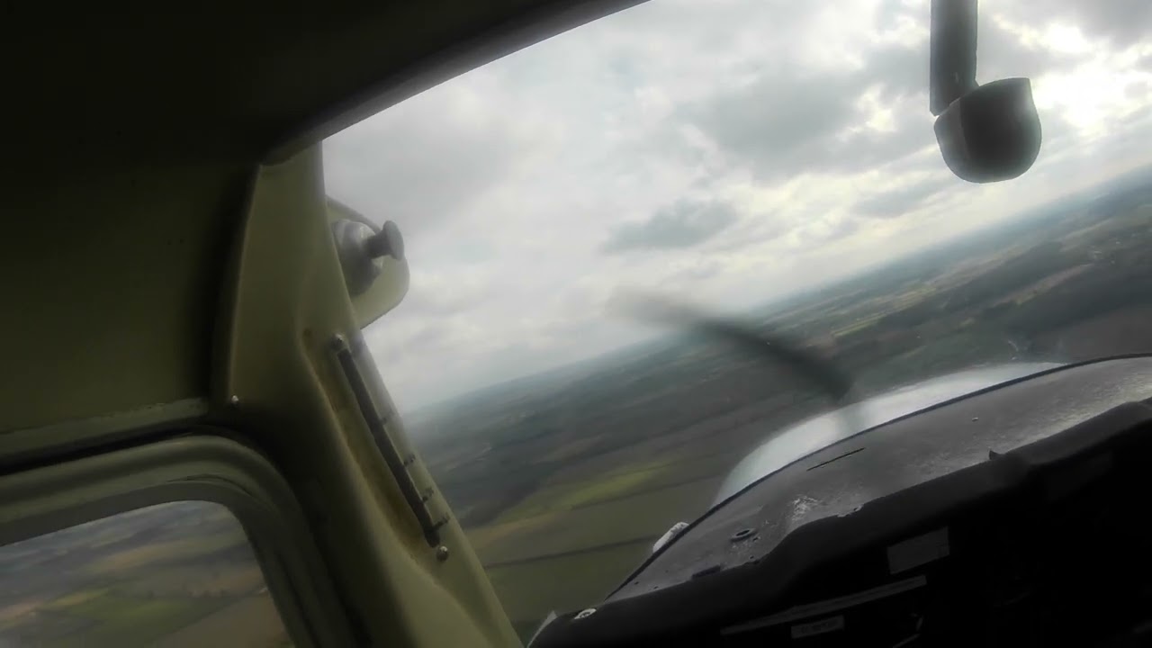 Sturgate Airfield circuit 09 Cessna 150