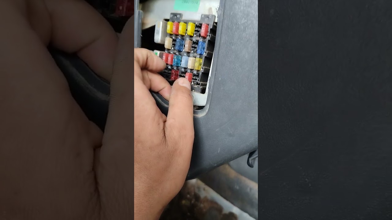 onde fica o fusível 