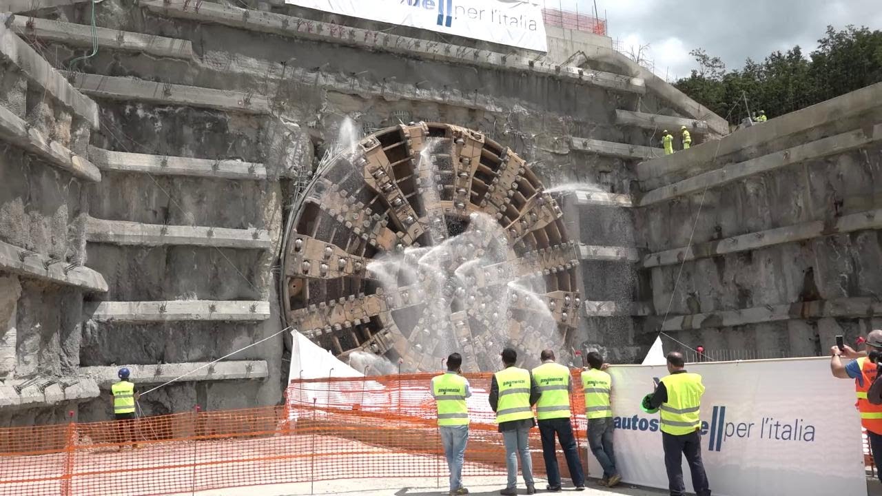 Autostrade, completata galleria Santa Lucia con la fresa più grande d'Europa
