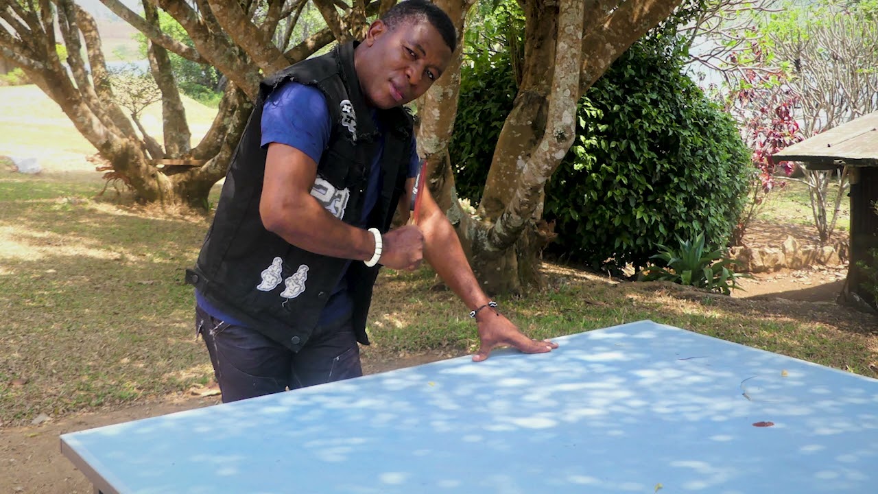 Sarial NDASSI.  Laisse moi t'aimer