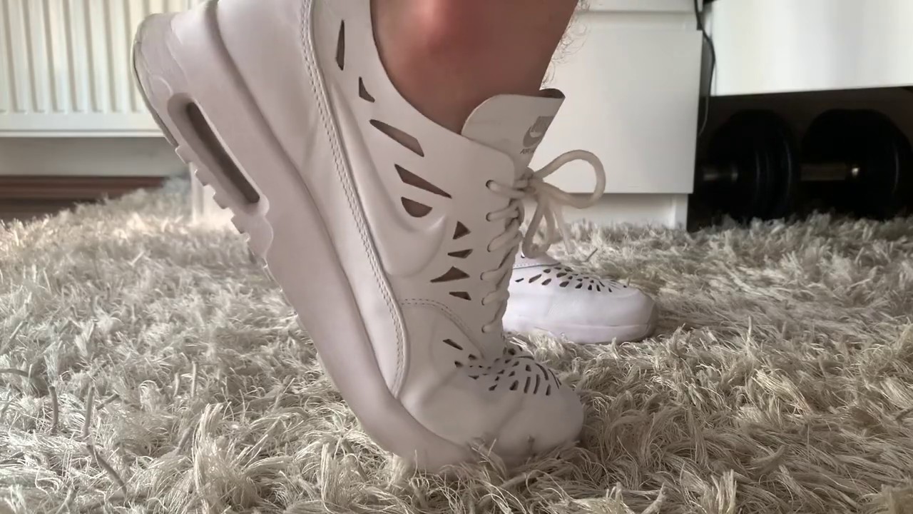 Shoeplay in Nike Air Max Thea Joli, showing insoles and stomping Nike Air Monarch