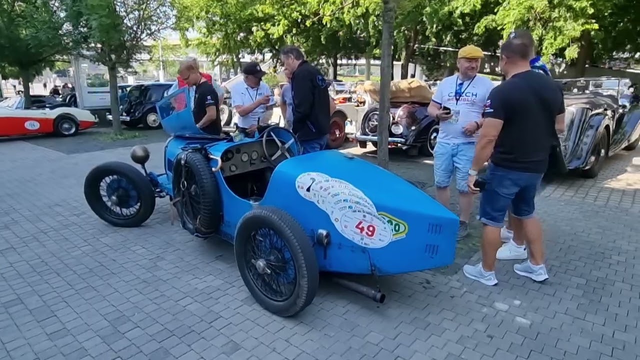 Bugatti 37 (1926) original sound, start engine