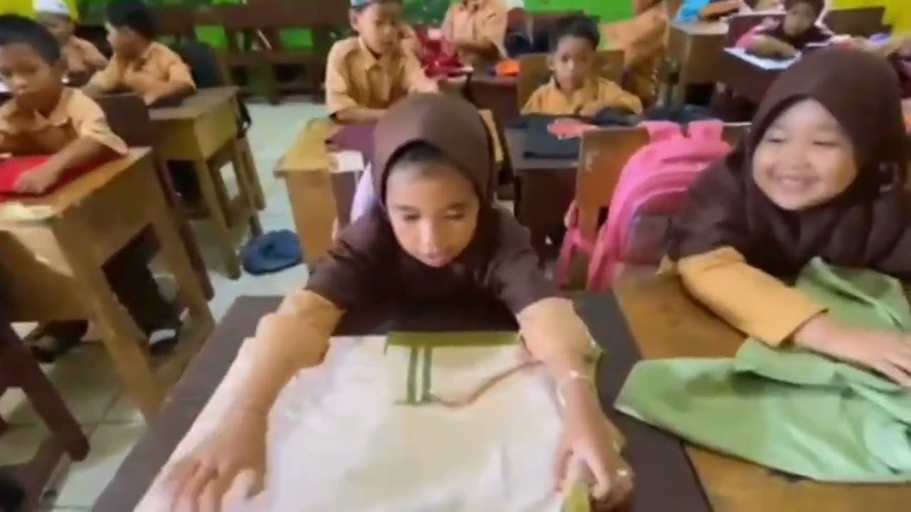 Kegiatan Kokurikuler Kelas 1 SD - Melipat Baju