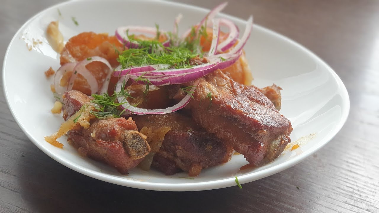 Kiaulienos šonkauliukai su bulvėmis kazane (grilis kamado BONO)