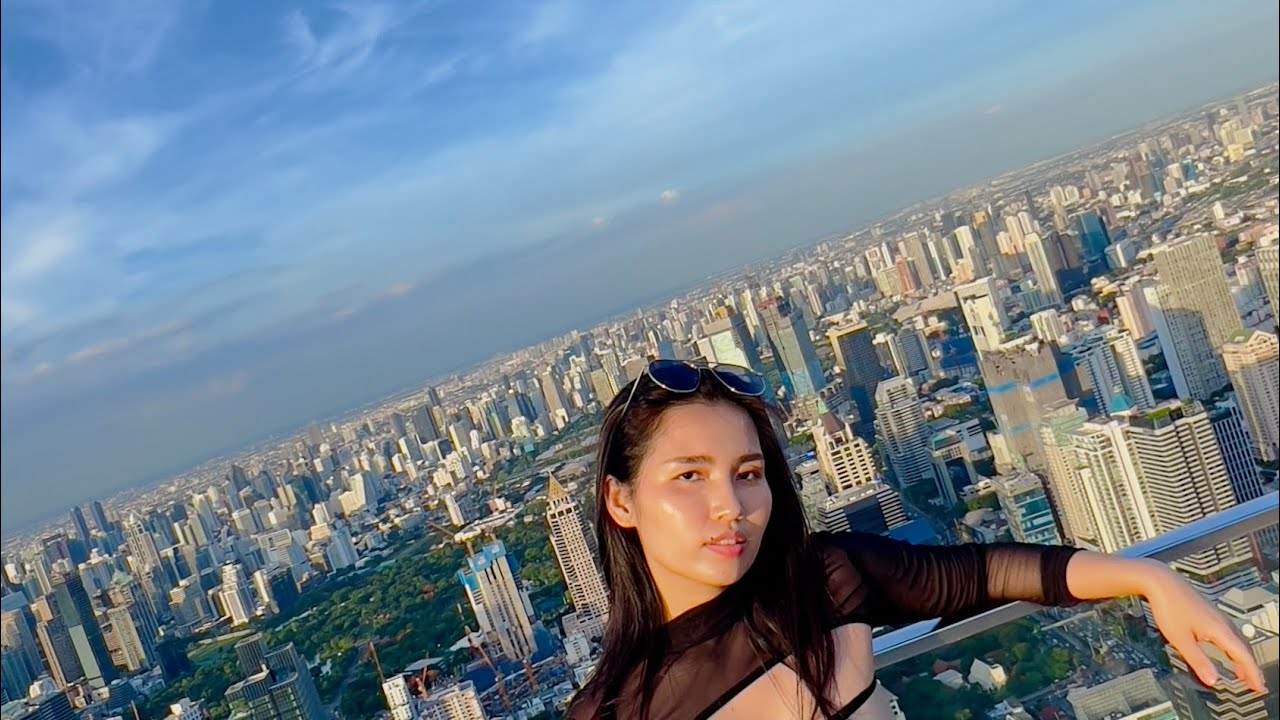 ဘန်ကောက်ရဲ့အမြင့်ဆုံးတိုက်တစ်ခုထဲက King Power Mahanakorn Sky Walk