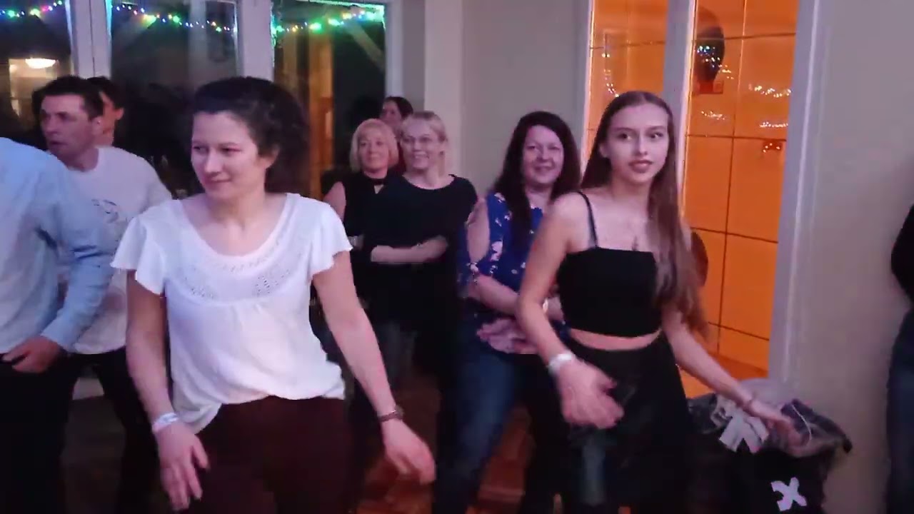 Reggaeton a salsa buliban a Salsa Con Timba Tánciskolában