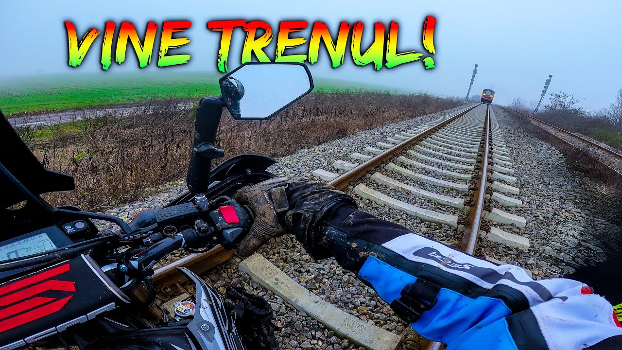 AM RAMAS BLOCATI CU MOTOCICLETELE PE LINIA DE TREN