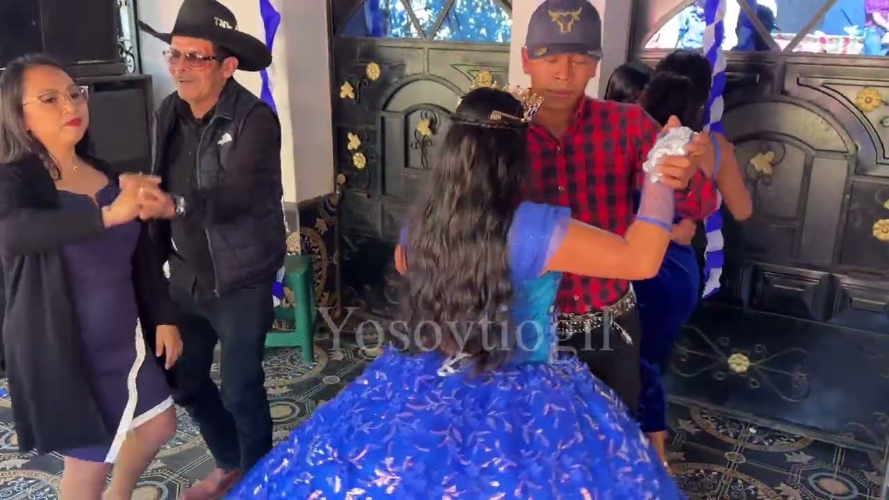Eso la vero y el tigre acompañando ala quinceañera 