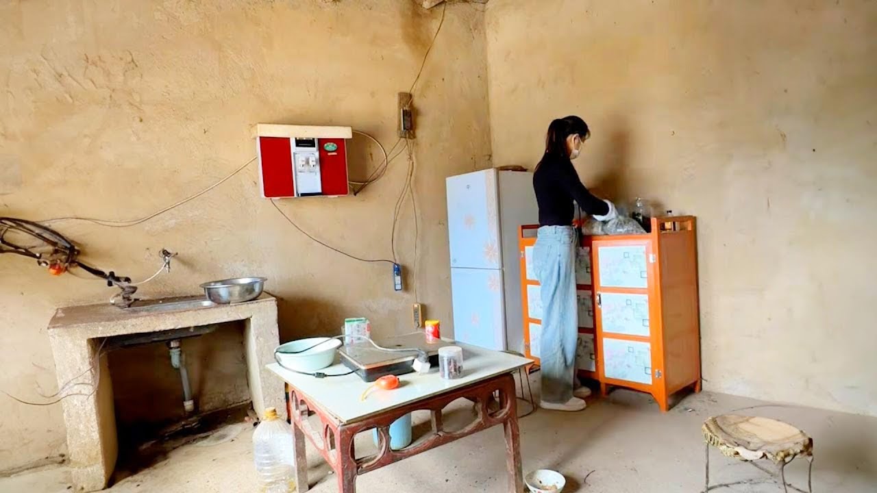 Beautiful girl abandoned by her boyfriend and decorates the dilapidated attic alone Full Video