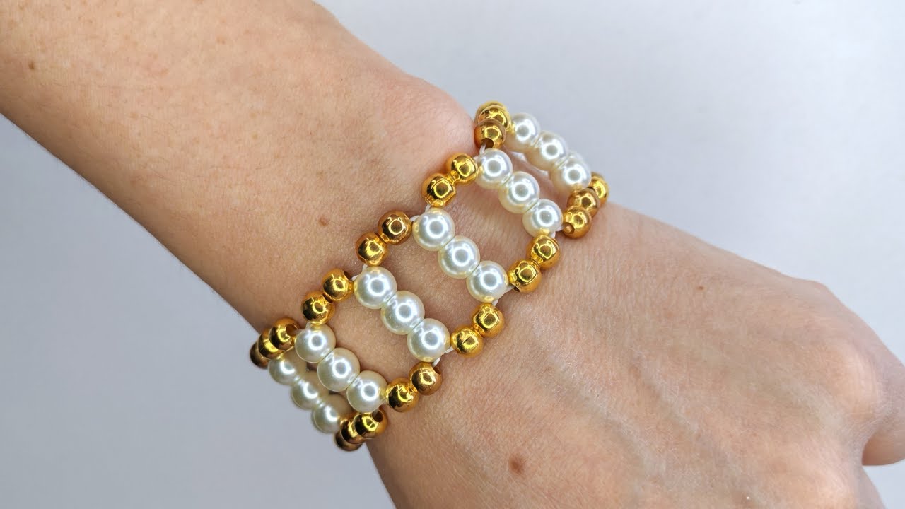 Pulsera elasticada de perlas y bolitas de metal