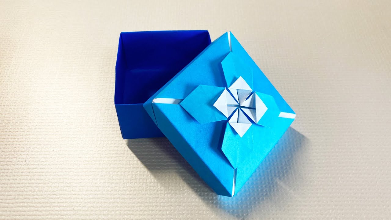 【使える折り紙】飾りのついたふた付きの箱を作ってみた。