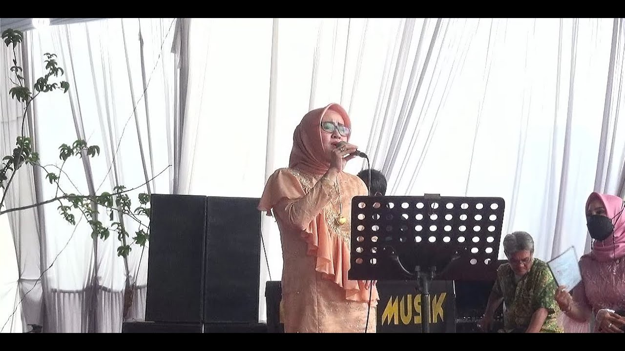 ( NGIRAM ) Siapa yang gak terpesona dengar suaranya ?!!!