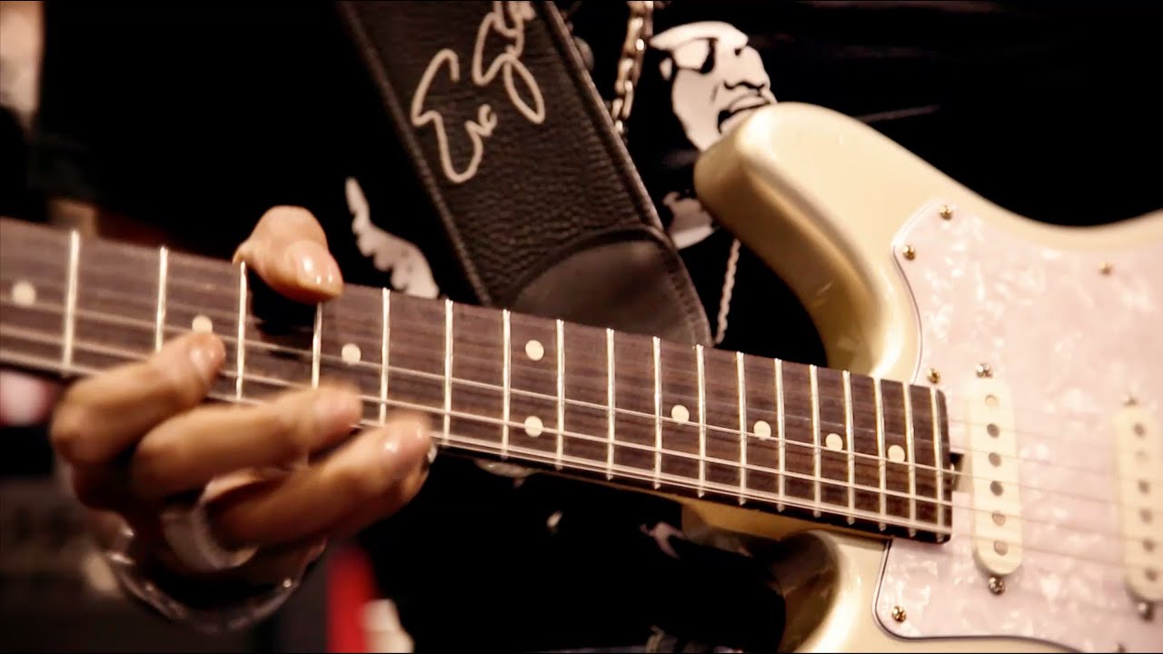 NAMM 2015: Eric Gales Live At The Dunlop Booth (Part 2)