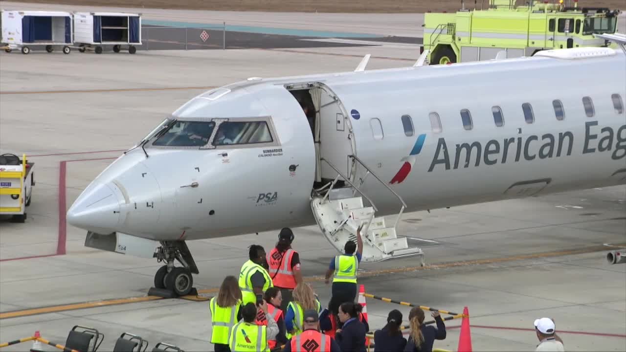 American Airlines lands in Vero Beach