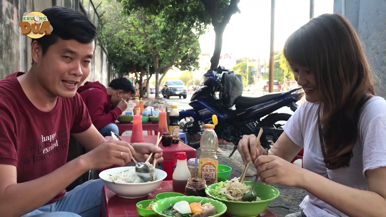 Chủ tịch giả nghèo dẫn con gái ăn hủ tiếu gõ và cái kết, đừng khinh thường người khác!!!