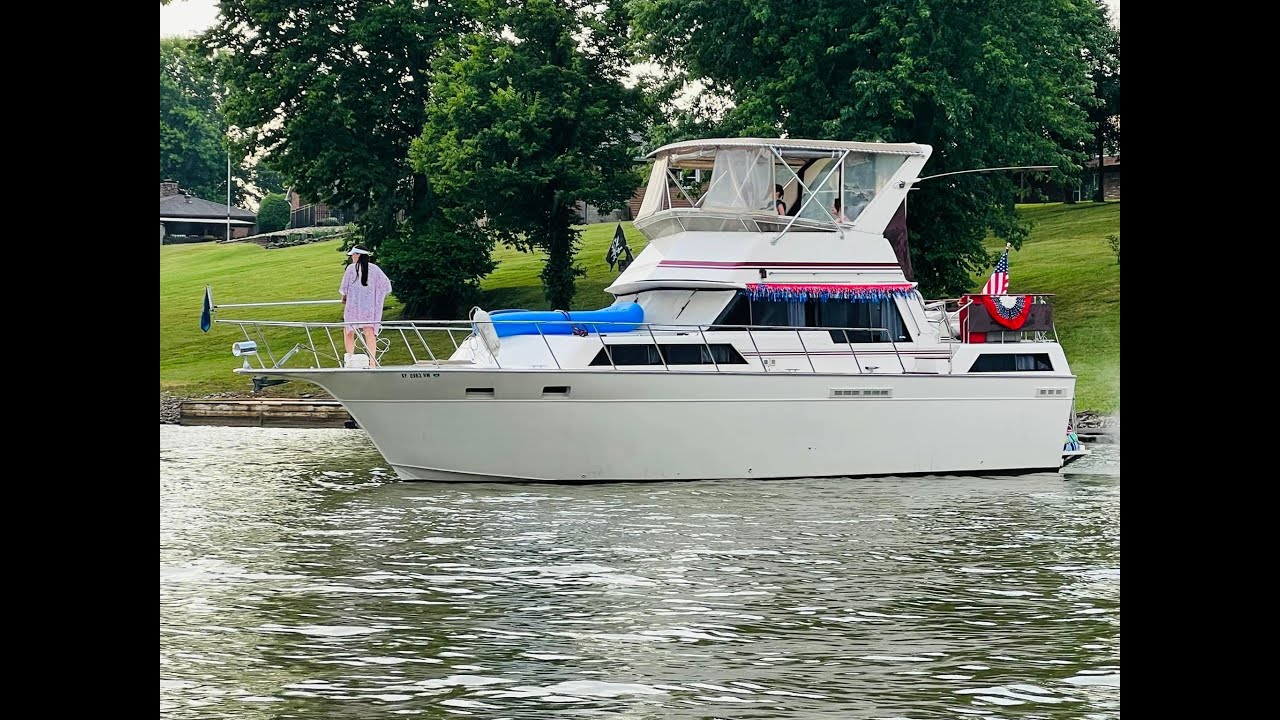 Take a Look! For Sale! 1990 37' Marinette Marquis walk through.