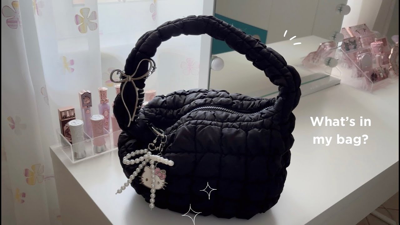 What's in my bag? | ASMR, pink aesthetic 🎀