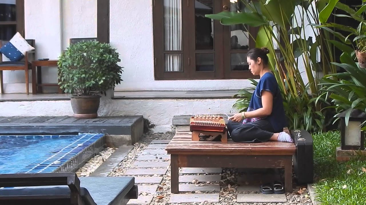 Hammer head Dulcimer Music by the Pool Chiang Mai, Thailand