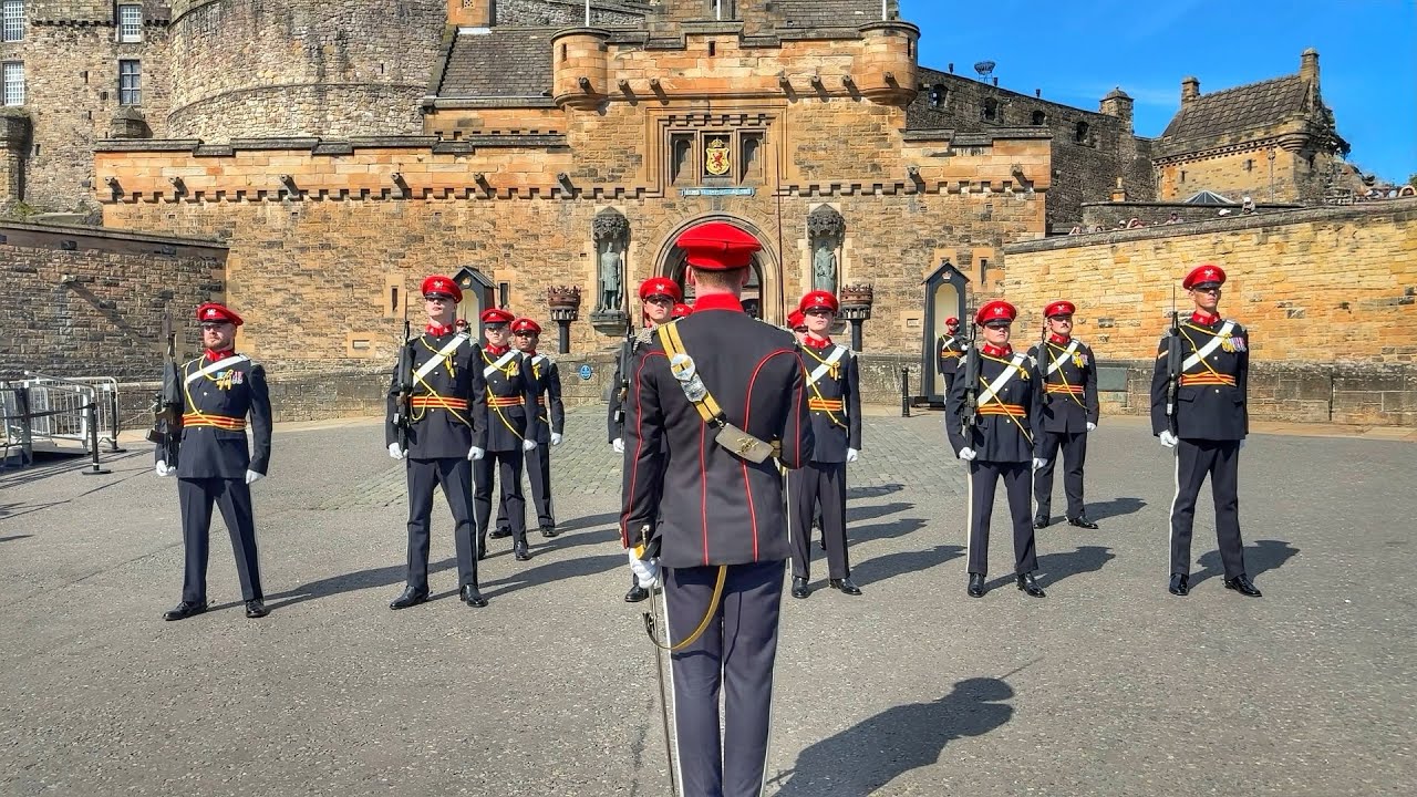Who’s Guarding The Crown of Scotland today at Edinburgh Castle?!